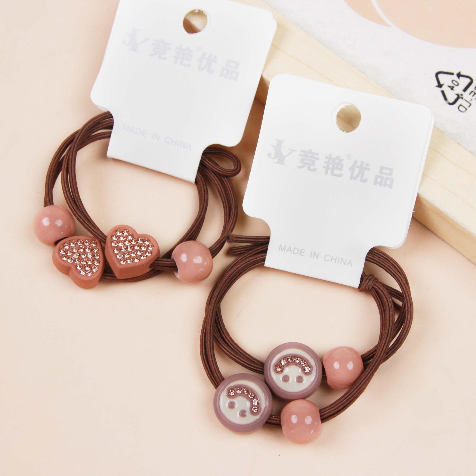 Dây buộc tóc màu trà sữa đính đá hình trái tim 1 Dây buộc tóc màu trà sữa đính đá hình trái tim