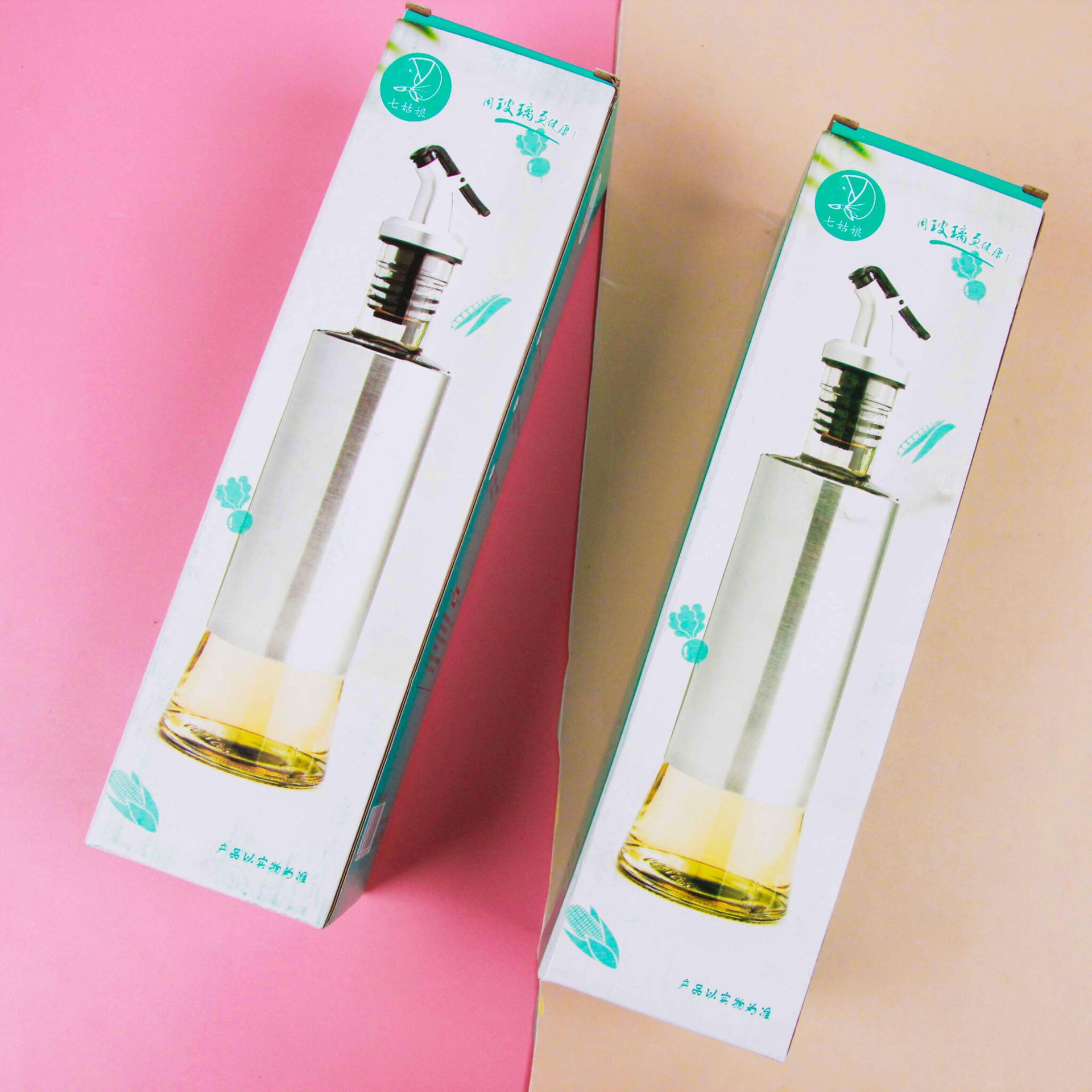 Chai dầu thủy tinh thép 1008 (300ml, hộp màu) 1 Chai dầu thủy tinh thép 1008 (300ml, hộp màu)